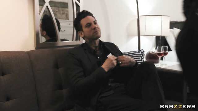 Wytatuowany macho fajnie Lizanie cipki blondynki