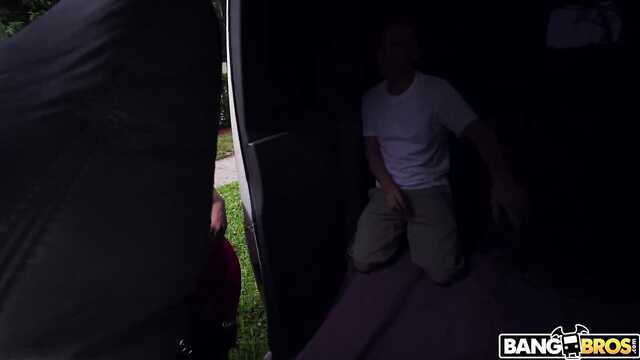 Милфа: Крепкий Член в Машине