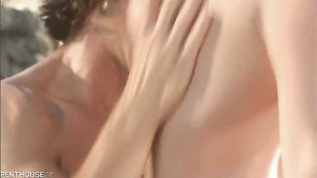 Байкер: Крутая блондинка, невероятные риски!