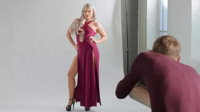 Фотографируем блондинку на хуище Чернобыля.