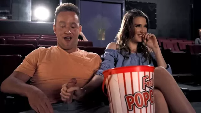 Анамен анальный секс онлайн Жуынатын бөлмеде жалаңаш