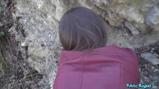 Пикапер выкупает одинокую девушку: минет и секс на улице.