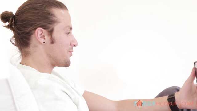 Zatroskana macocha bierze kutasa pasierba w cipkę z futrem łonowym