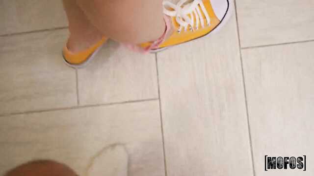 Loira russa shkureha seduz o marido da melhor amiga