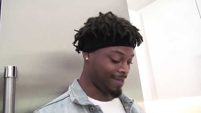 Bezczelny makachi wsadził wędzonego w usta i pelotkę dziewczyny krewnego