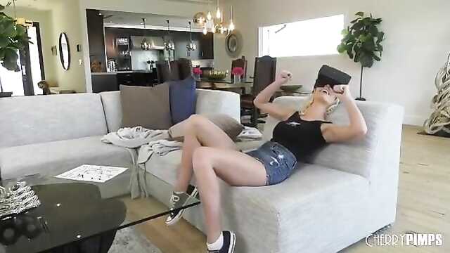 Присунул в пизду ойнақы аққұбалар 3D көзілдірік