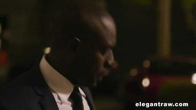 Zdradza swojego faceta z czarnym aborygenem