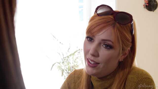 Delikatna Azjatka pieprzy się z grubą rudą mamuśką