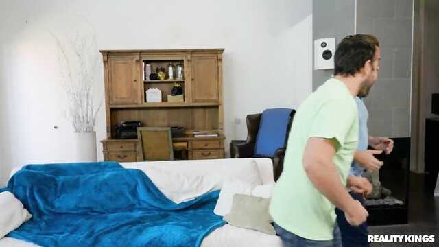 Przyłapał parę na seksie i dołączył do nich