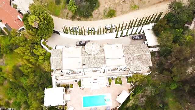 Za kulisami przed filmowaniem porno z erotyczną wiewiórką Trippie Bri