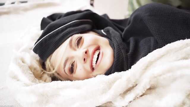 Za kulisami przed filmowaniem porno z erotyczną wiewiórką Trippie Bri