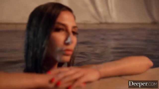 Замужняя девушка хочет большого черного члена.