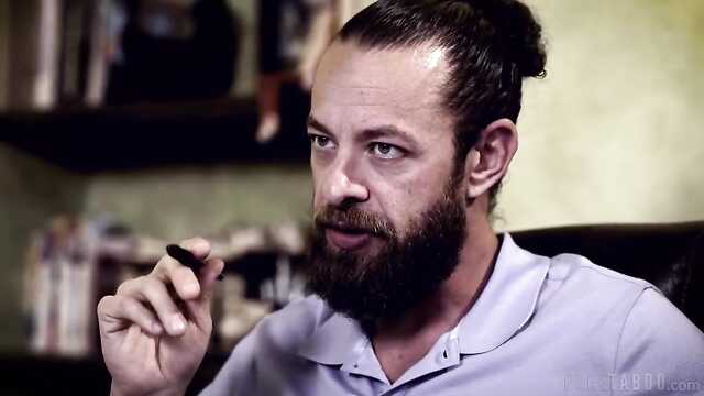 Bisex amigas atrapado en un apretado coño peludo macho