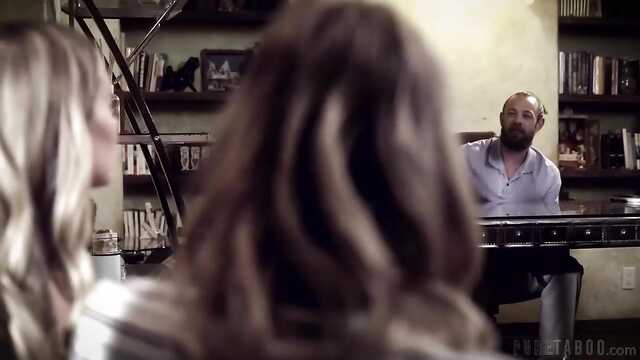 Bisex amigas atrapado en un apretado coño peludo macho