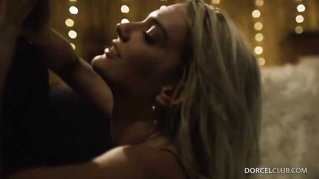 Romantyczny seks wieczorem z blond ślicznotką