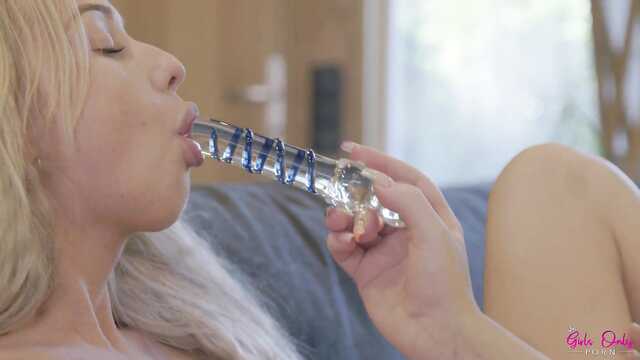 Najlepsze dziewczyny doświadczają nowego przezroczystego fuckslut