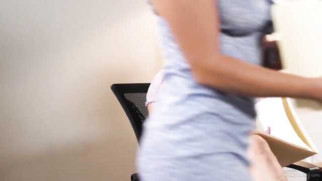 Екі хатшы өзара кунилингустарға құмар болды