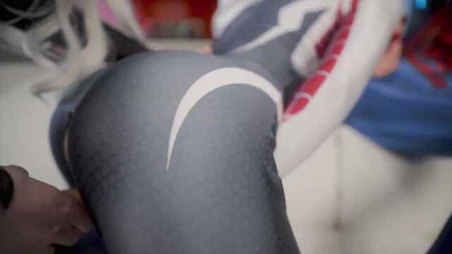 Três lésbicas envolvidos cosplay com strapons