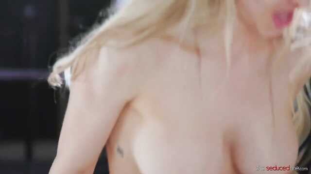 Beim Anschauen von porno blonde Lesben bekommen geil