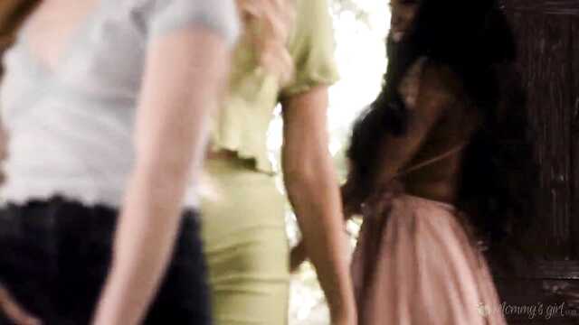 Екі бастаушы лесби келді қуанды үлкен сисек негритянки