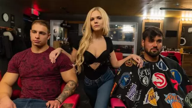 Екеуі төледі шаш қию үшін өз пенисами