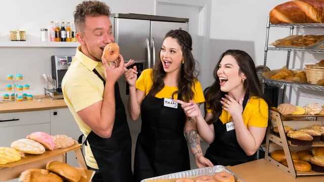 Kierownik zmiany perdolit dwóch cukierników