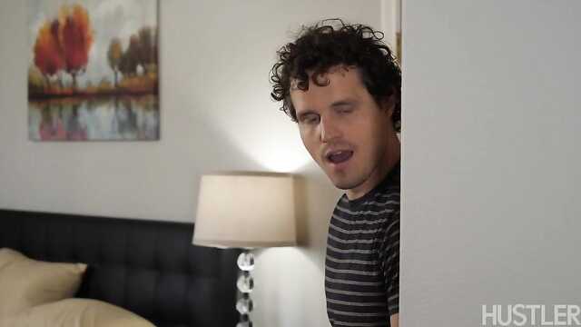 Өгей бала өгей анасын қызықтыратын нәрсе тапты