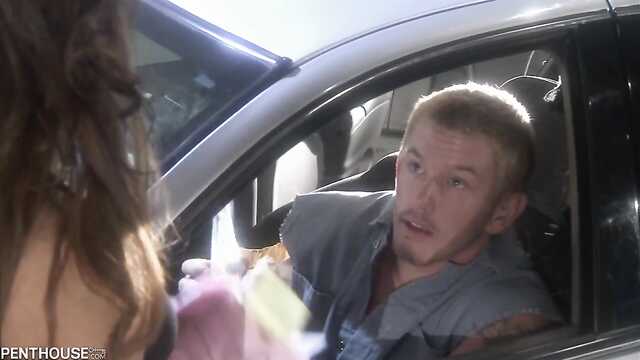 O mecânico de automóveis está a perder uma cliente maravilhosa.