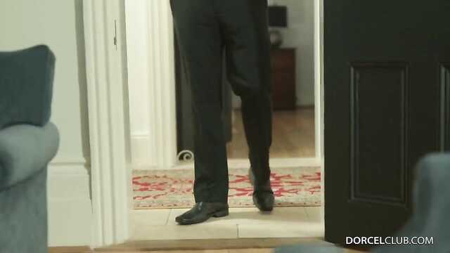 Po powrocie z kawiarni wpadła na członka swojego partnera