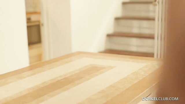 Po powrocie z kawiarni wpadła na członka swojego partnera