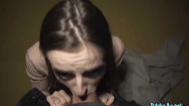 Za pieniądze suka gotowa się pieprzyć przez całą dobę