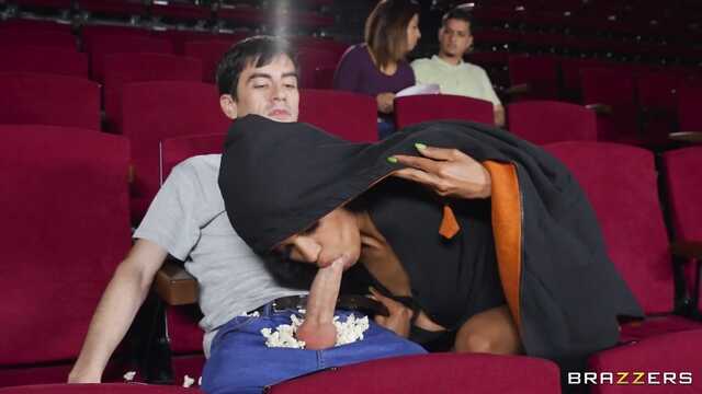 Девушка в кино с негритянкой.