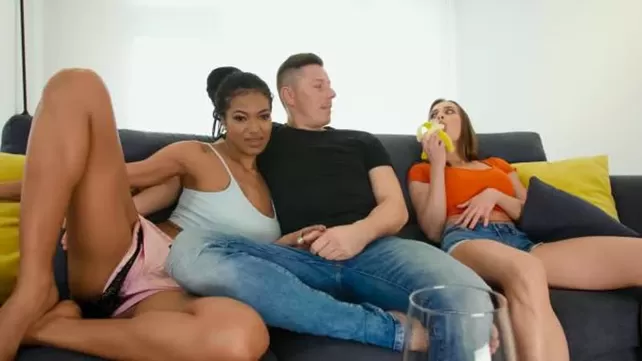 Branca namorada da esposa provocou mulheres homem