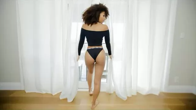 Curly mulatto to taste a white cock