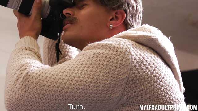 Ein Fotograph hat einen Analsex mit einer schönen Dame gefilmt