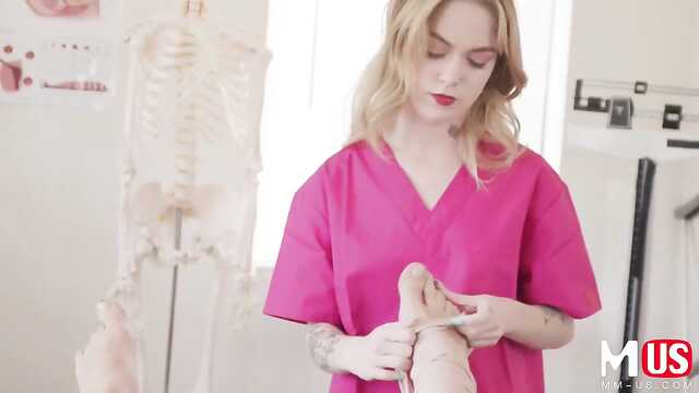 Красива пілотка милашки впустила в себе болт кавалера