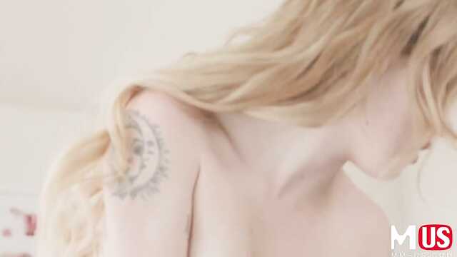 Красива пілотка милашки впустила в себе болт кавалера