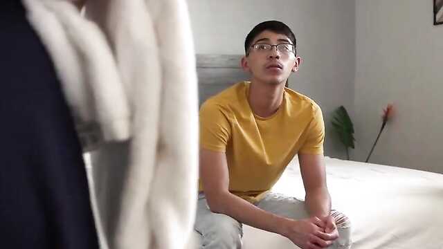 Индус дал мамке однокурсника прощальный мохнатый целую.