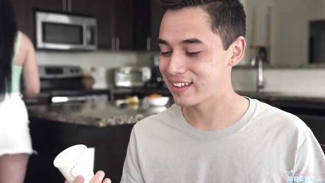 Когда пасынок хочет секса: мачехе нельзя отказать.