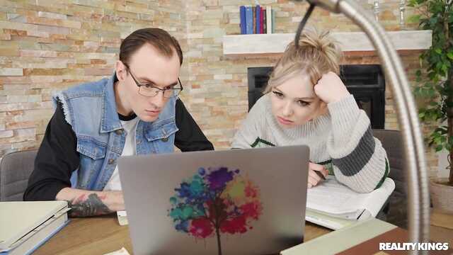 Studentka zwróciła uwagę kolegi z klasy Azjatki