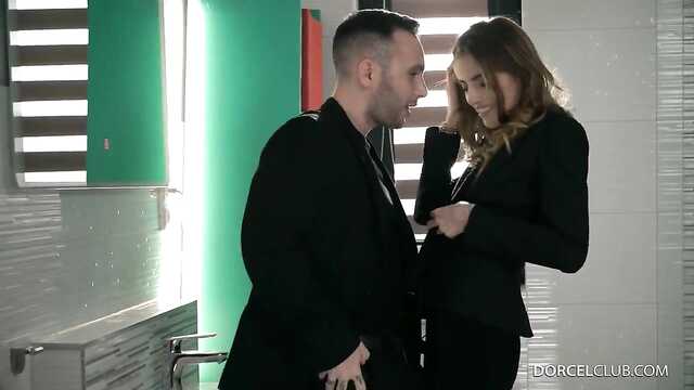 Rozłożył kolegę na gang bang w czekoladową dziurę