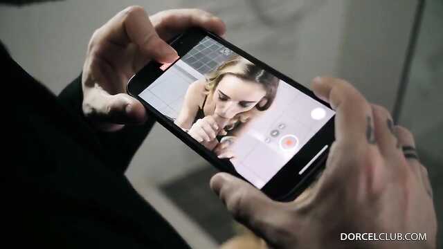 Rozłożył kolegę na gang bang w czekoladową dziurę