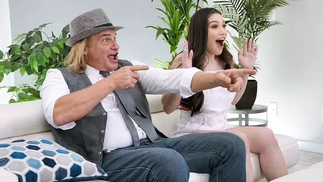 Қыз және ересек адам ненасытно ебутся арналған хиттерден