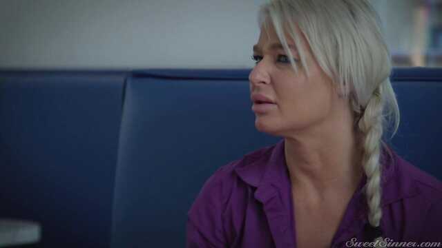 Сексуальный договор: милфа и йог-инструктор.