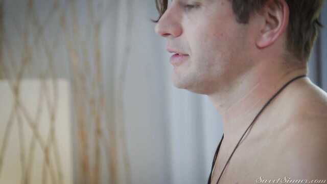 Сексуальный договор: милфа и йог-инструктор.