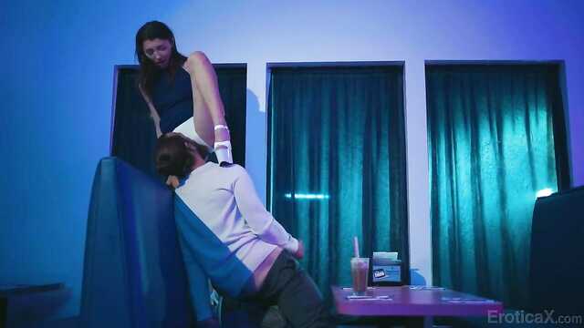 Kawiarnia jest już zamknięta i możesz zakończyć randkę seksem