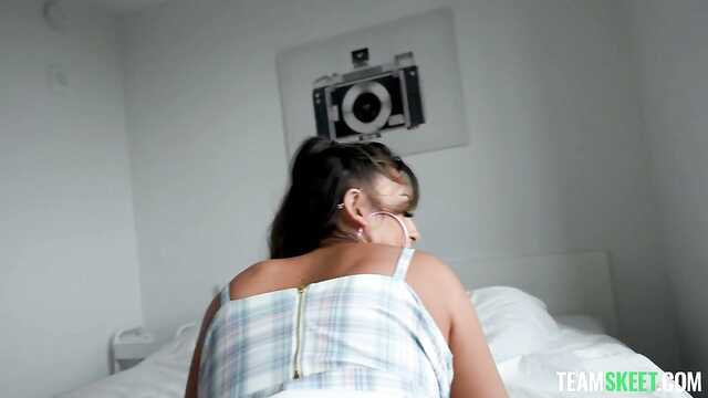 "L'argent ou le sexe" - poussin assomme la dette d'un gars