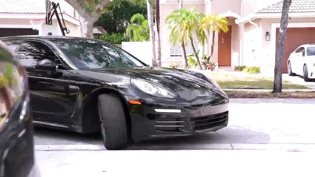 Развратный секс: одинокая милфа ждет.