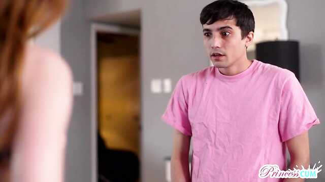 Namawia dupka do nadziewania jej cipki spermą