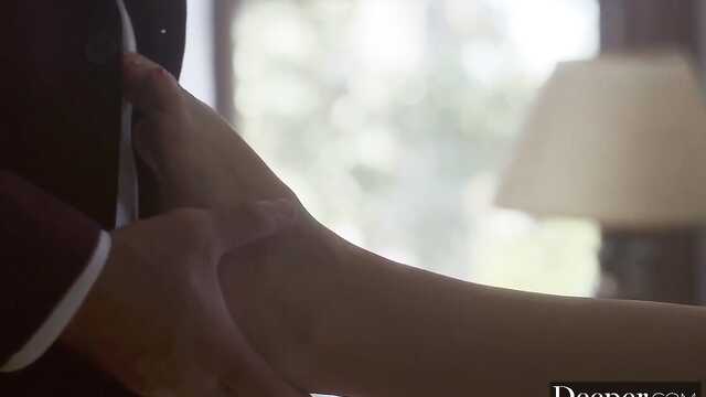 Соседка просит секс с оральными ласками.